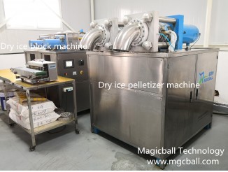 Dry ice block machine and dry ice pelletizer machine